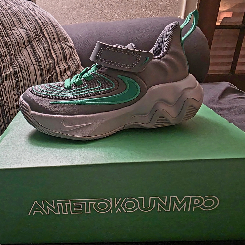 Nike Kids Sneakers - Green and Gray